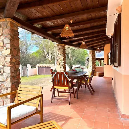 Сasa de vacaciones Villa Tamaris, Campulongu Walk To Private Beach *